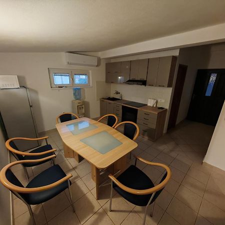 Apartman Maja Vir Eksteriør billede
